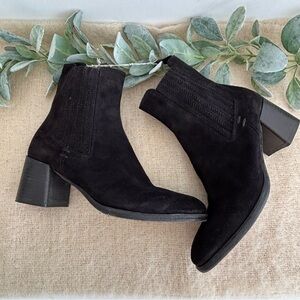 Triver Flight black suede leather pull on Chelsea style ankle boots women 7.5